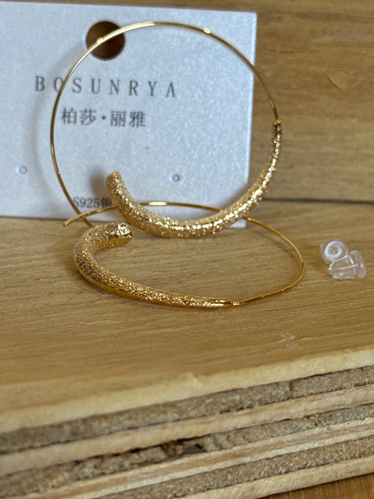 Earrings E18126J