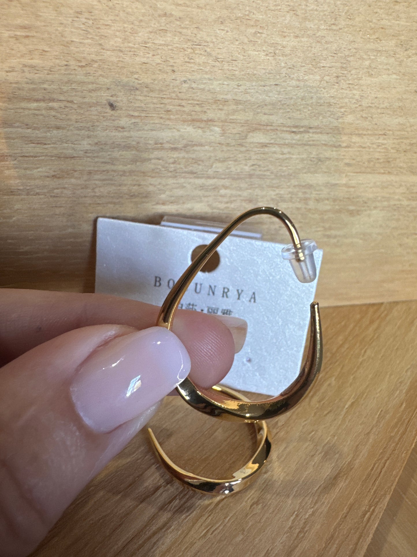 Earrings E22701J