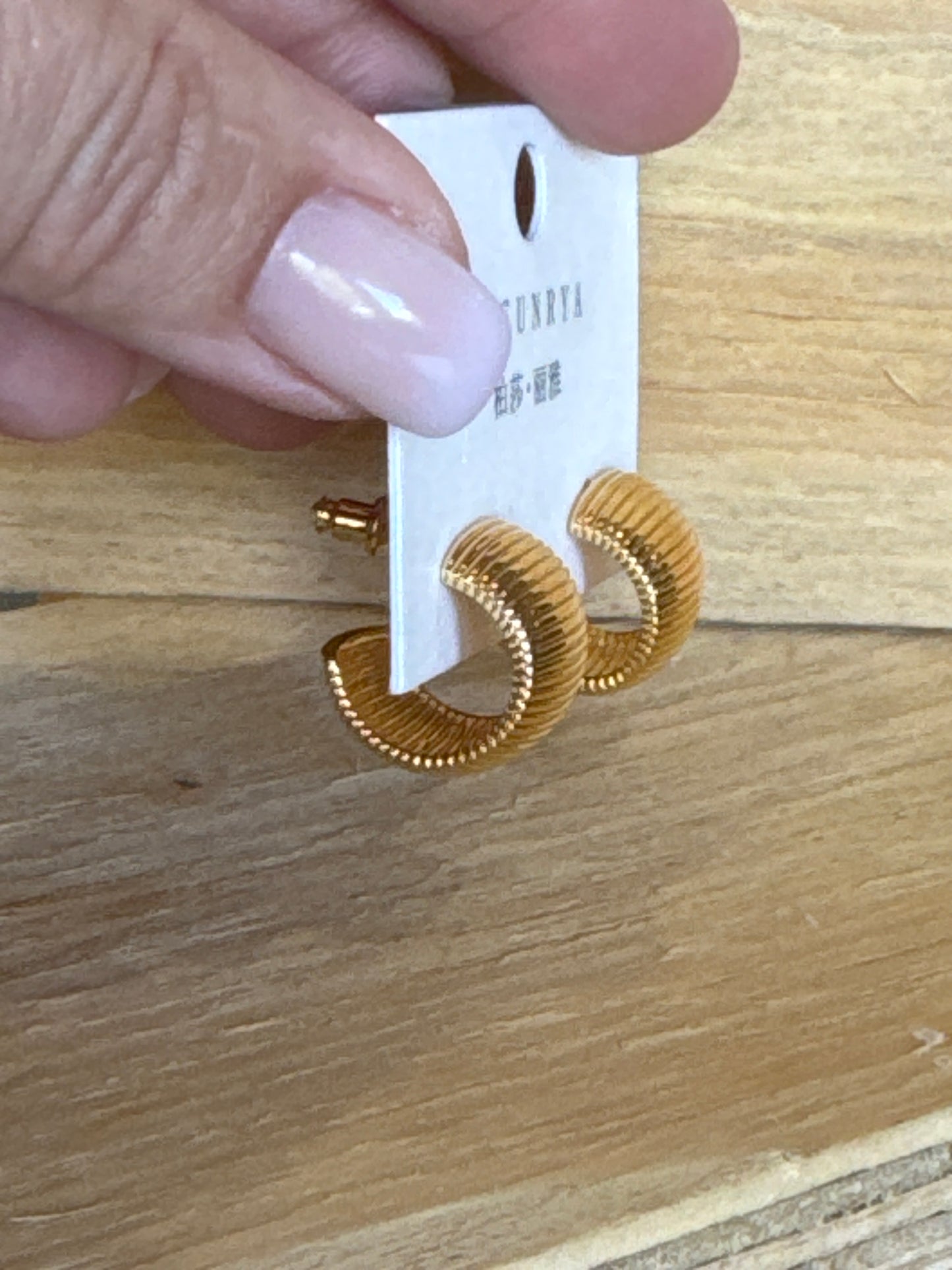 Earrings E22007J